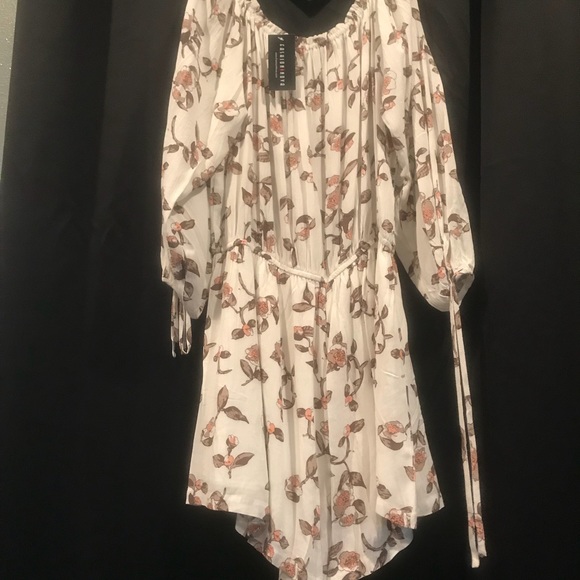 Conga Line Off the Shoulder Off-White Romper - Picture 5 of 6